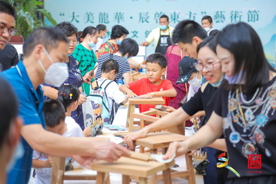 大美龍華·辰啟東方——深圳文博會(huì)戴為集團(tuán)分會(huì)場(chǎng)藝術(shù)節(jié)盛大啟幕，共繪灣區(qū)人文新畫(huà)卷